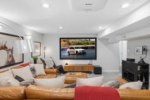86 Warwick Drive Sw, Calgary, AB - Indoor Photo Showing Living Room