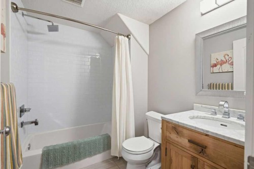 86 Warwick Drive Sw, Calgary, AB - Indoor Photo Showing Bathroom