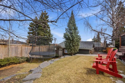 86 Warwick Drive Sw, Calgary, AB - Outdoor