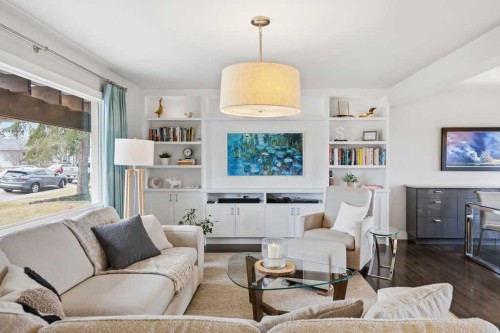 86 Warwick Drive Sw, Calgary, AB - Indoor Photo Showing Living Room