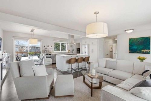 86 Warwick Drive Sw, Calgary, AB - Indoor Photo Showing Living Room