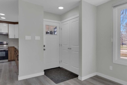 99 Dovercliffe Way Se, Calgary, AB - Indoor Photo Showing Other Room