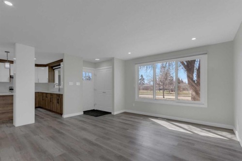 99 Dovercliffe Way Se, Calgary, AB - Indoor