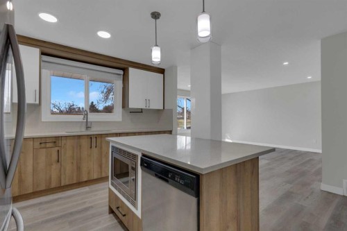 99 Dovercliffe Way Se, Calgary, AB - Indoor Photo Showing Kitchen