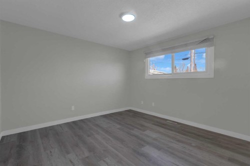 99 Dovercliffe Way Se, Calgary, AB - Indoor Photo Showing Other Room