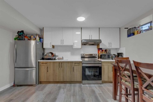 99 Dovercliffe Way Se, Calgary, AB - Indoor Photo Showing Kitchen