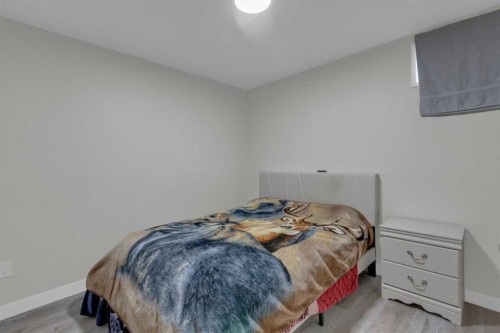 99 Dovercliffe Way Se, Calgary, AB - Indoor Photo Showing Bedroom