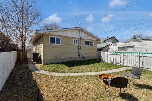 99 Dovercliffe Way Se, Calgary, AB - Outdoor