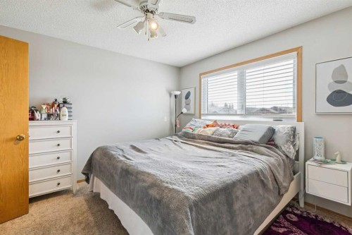 43 Elizabeth Way Se, Airdrie, AB - Indoor Photo Showing Bedroom
