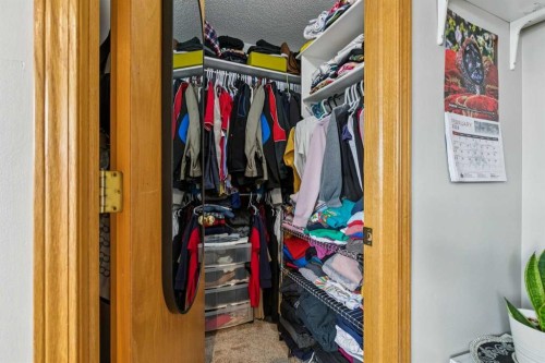 43 Elizabeth Way Se, Airdrie, AB - Indoor Photo Showing Other Room