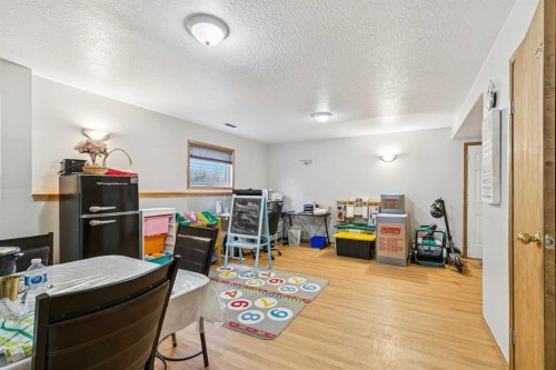 43 Elizabeth Way Se, Airdrie, AB - Indoor Photo Showing Other Room