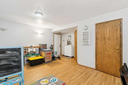 43 Elizabeth Way Se, Airdrie, AB - Indoor Photo Showing Other Room