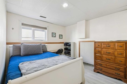 43 Elizabeth Way Se, Airdrie, AB - Indoor Photo Showing Bedroom