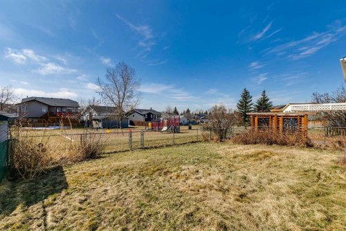 43 Elizabeth Way Se, Airdrie, AB - Outdoor