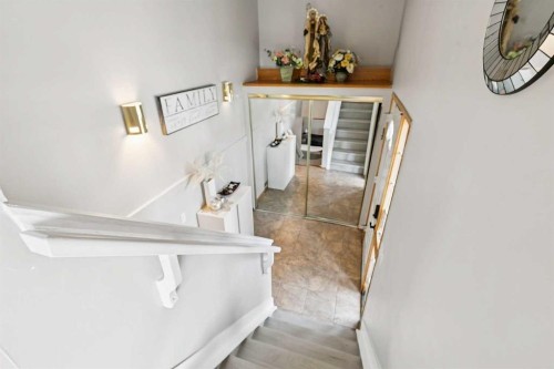 43 Elizabeth Way Se, Airdrie, AB - Indoor Photo Showing Other Room