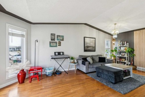 43 Elizabeth Way Se, Airdrie, AB - Indoor Photo Showing Living Room