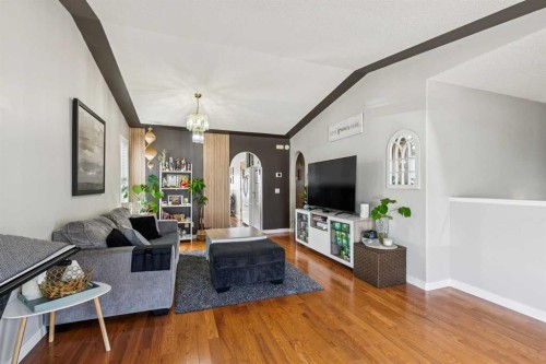 43 Elizabeth Way Se, Airdrie, AB - Indoor Photo Showing Living Room