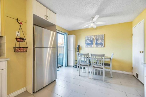 75 Deerfield Drive Se, Calgary, AB - Indoor