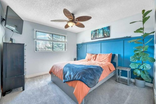 75 Deerfield Drive Se, Calgary, AB - Indoor Photo Showing Bedroom