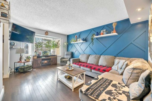 75 Deerfield Drive Se, Calgary, AB - Indoor Photo Showing Living Room