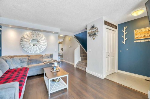 75 Deerfield Drive Se, Calgary, AB - Indoor Photo Showing Living Room