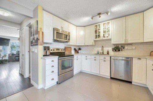 75 Deerfield Drive Se, Calgary, AB - Indoor Photo Showing Kitchen