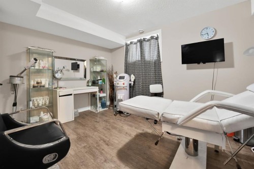 360 Saddlemont Boulevard Ne, Calgary, AB - Indoor