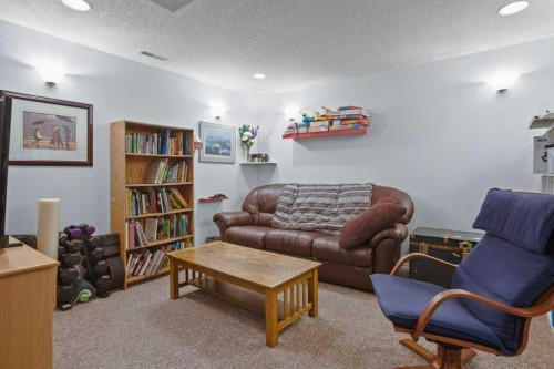 14760 Mt Mckenzie Drive Se, Calgary, AB - Indoor