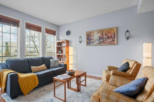 14760 Mt Mckenzie Drive Se, Calgary, AB - Indoor Photo Showing Living Room