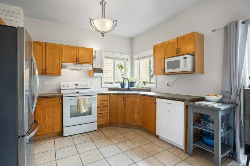 14760 Mt Mckenzie Drive Se, Calgary, AB - Indoor Photo Showing Kitchen