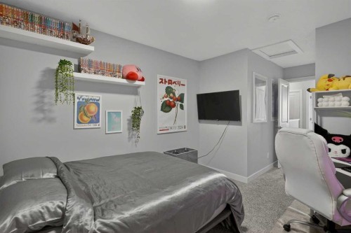 930 Sage Hill Grove Nw, Calgary, AB - Indoor Photo Showing Bedroom