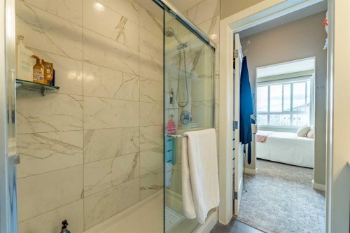 412-10 Walgrove Walk Se, Calgary, AB - Indoor Photo Showing Bathroom