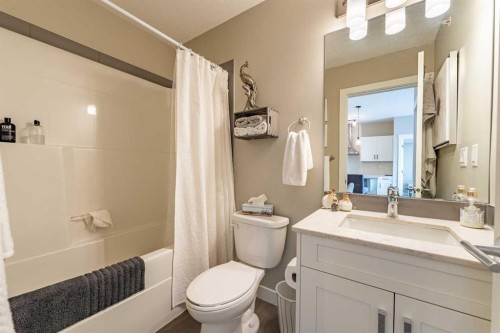 412-10 Walgrove Walk Se, Calgary, AB - Indoor Photo Showing Bathroom