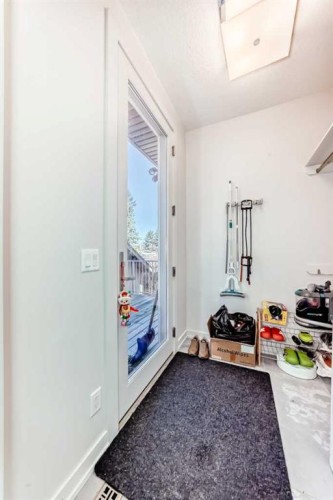 112 Hanover Road Sw, Calgary, AB - Indoor Photo Showing Other Room