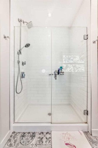 112 Hanover Road Sw, Calgary, AB - Indoor Photo Showing Bathroom