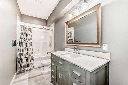 112 Hanover Road Sw, Calgary, AB - Indoor Photo Showing Bathroom