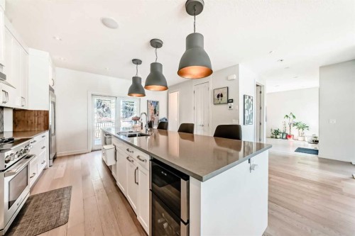 112 Hanover Road Sw, Calgary, AB - Indoor Photo Showing Kitchen With Upgraded Kitchen