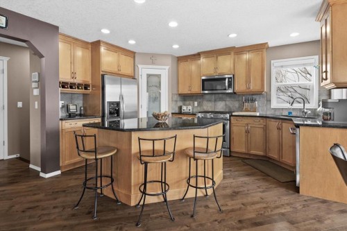 66 Tuscany Reserve Gate Nw, Calgary, AB - Indoor Photo Showing Kitchen