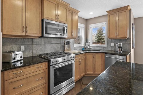 66 Tuscany Reserve Gate Nw, Calgary, AB - Indoor Photo Showing Kitchen