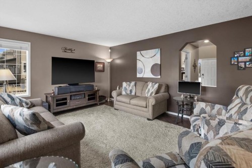 66 Tuscany Reserve Gate Nw, Calgary, AB - Indoor Photo Showing Living Room