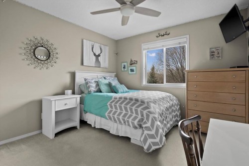 66 Tuscany Reserve Gate Nw, Calgary, AB - Indoor Photo Showing Bedroom