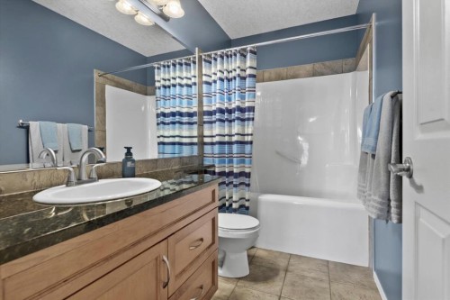 66 Tuscany Reserve Gate Nw, Calgary, AB - Indoor Photo Showing Bathroom