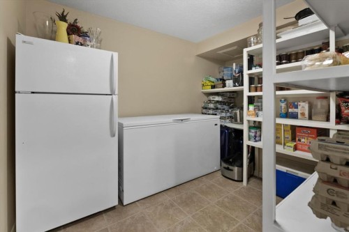 66 Tuscany Reserve Gate Nw, Calgary, AB - Indoor Photo Showing Laundry Room