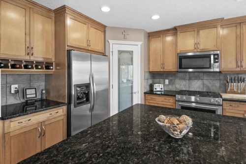 66 Tuscany Reserve Gate Nw, Calgary, AB - Indoor Photo Showing Kitchen