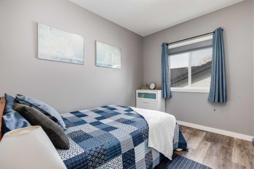 12 Mcclung Gate, Carstairs, AB - Indoor Photo Showing Bedroom