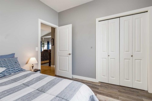 12 Mcclung Gate, Carstairs, AB - Indoor Photo Showing Bedroom