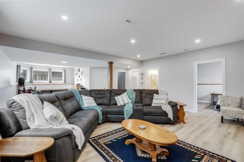 12 Mcclung Gate, Carstairs, AB - Indoor Photo Showing Living Room