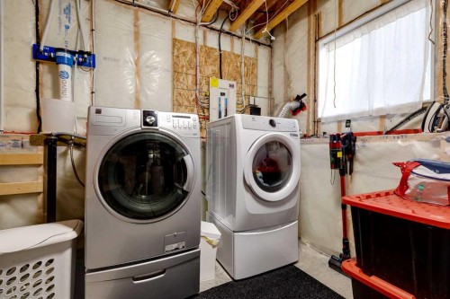 12 Mcclung Gate, Carstairs, AB - Indoor Photo Showing Laundry Room