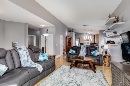12 Mcclung Gate, Carstairs, AB - Indoor Photo Showing Living Room