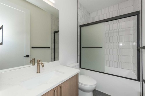 495 Rivercrest View, Cochrane, AB - Indoor Photo Showing Bathroom